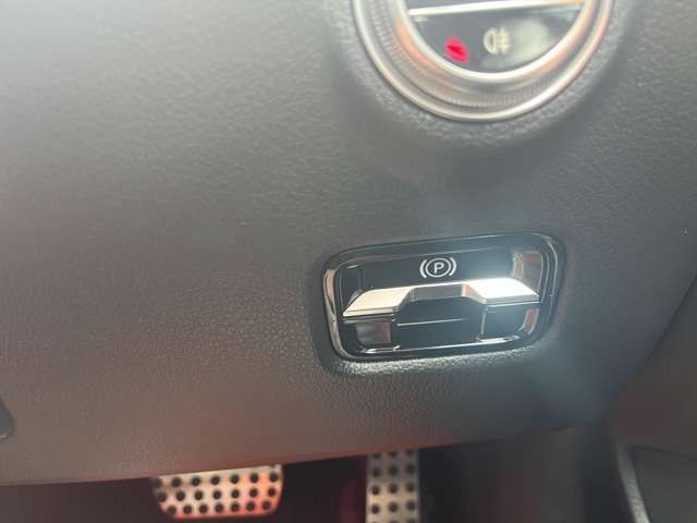 MERCEDES BENZ C CLAS 2024 Image 31