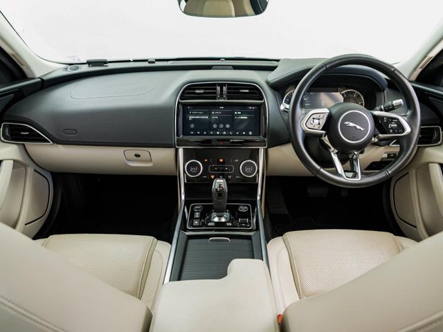 JAGUAR XESERIES 2019 Image 31