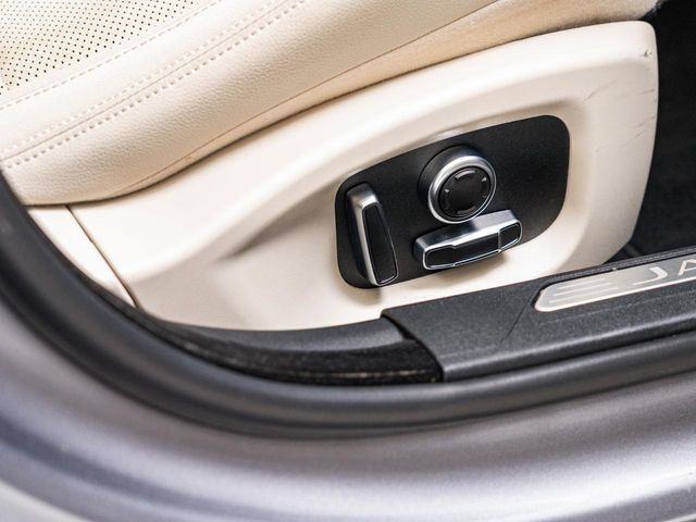 JAGUAR XESERIES 2019 Image 31