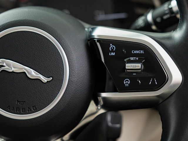 JAGUAR XESERIES 2019 Image 31