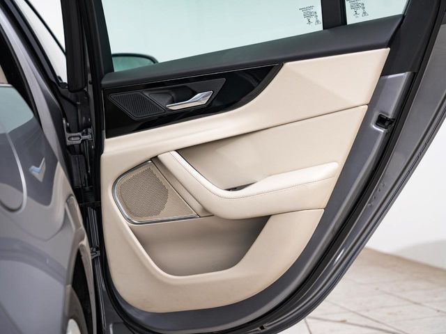 JAGUAR XESERIES 2019 Image 31