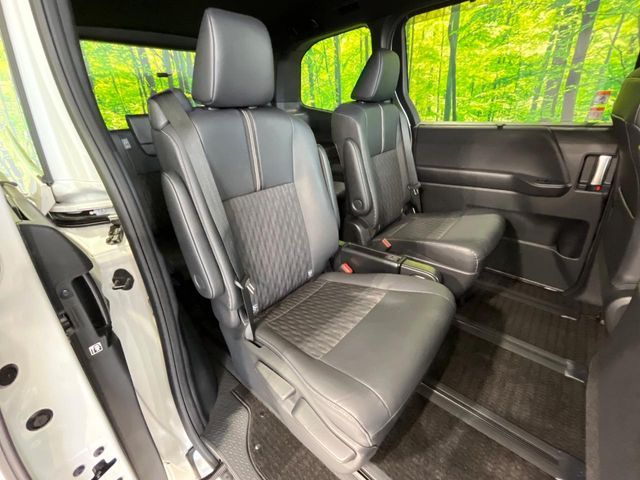 TOYOTA NOAH HYBRID 4WD 2023 Image 31