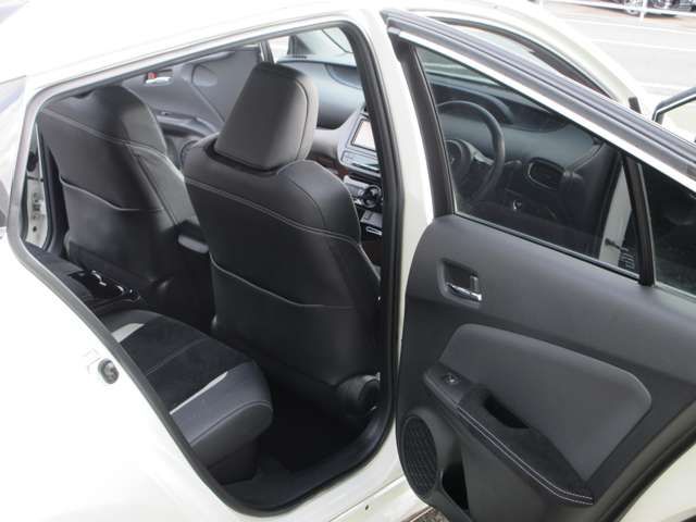 TOYOTA PRIUS PHV 2017 Image 31