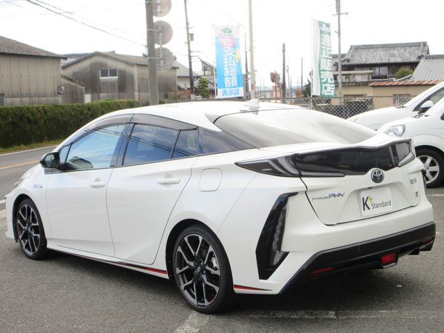 TOYOTA PRIUS PHV 2017 Image 31
