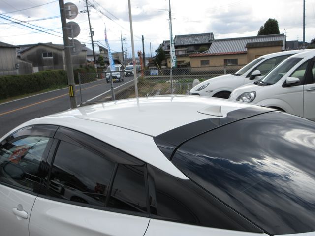 TOYOTA PRIUS PHV 2017 Image 31