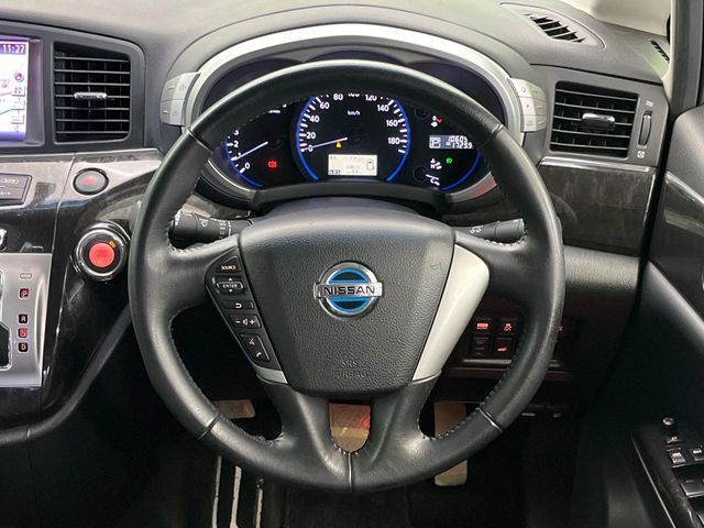 NISSAN ELGRAND 2013 Image 31