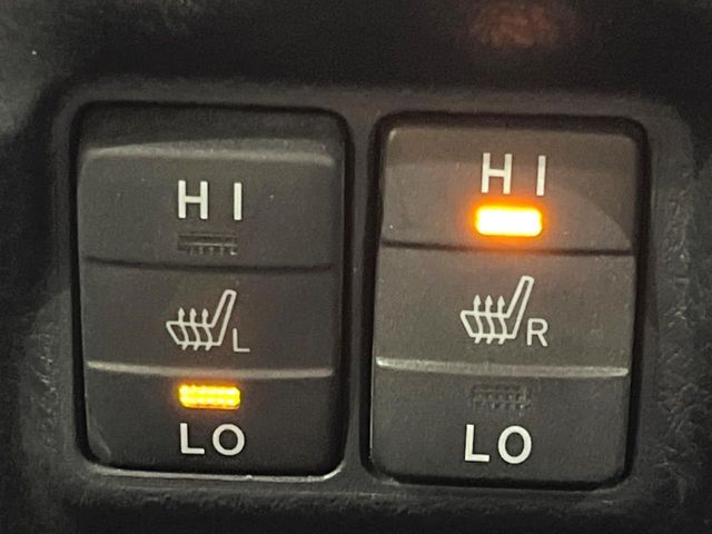 TOYOTA VOXY HYBRID 2018 Image 31