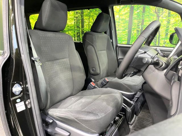 TOYOTA VOXY HYBRID 2018 Image 31