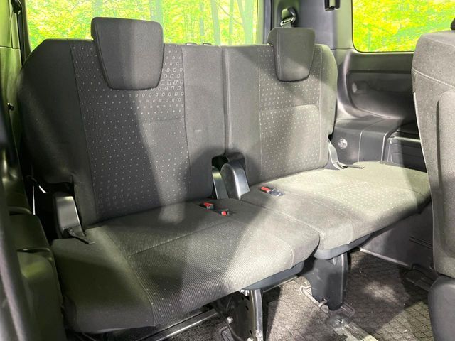 TOYOTA VOXY HYBRID 2018 Image 31