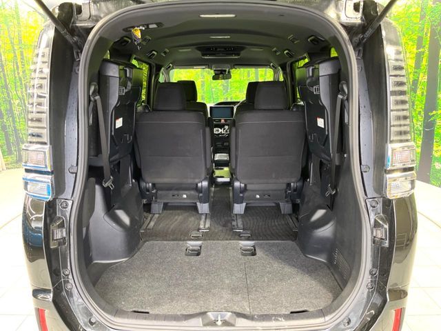 TOYOTA VOXY HYBRID 2018 Image 31