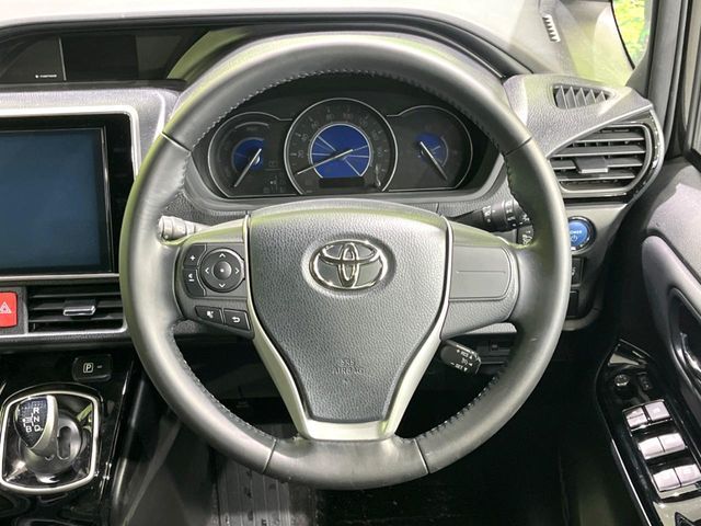 TOYOTA VOXY HYBRID 2018 Image 31
