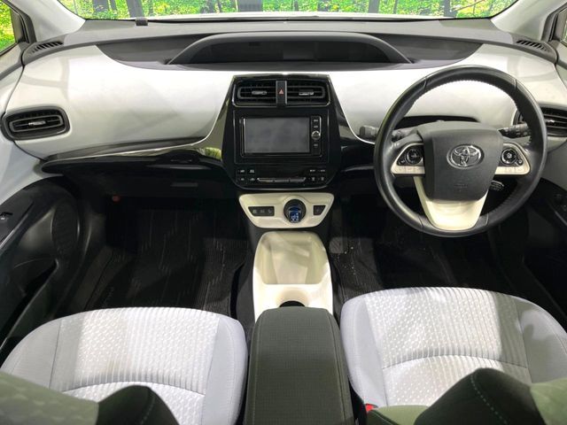 TOYOTA PRIUS 2017 Image 31
