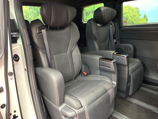 TOYOTA ALPHARD HYBRID 2025 Image 31