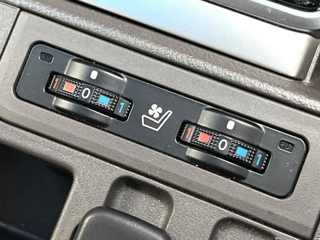 TOYOTA LANDCRUISER PRADO 2023 Image 31