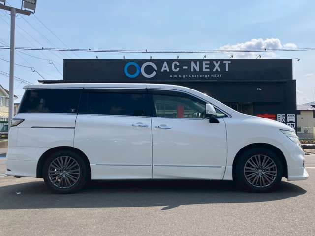 NISSAN ELGRAND 2018 Image 31