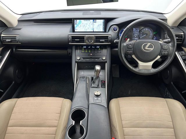 TOYOTA LEXUS IS300H 2018 Image 31