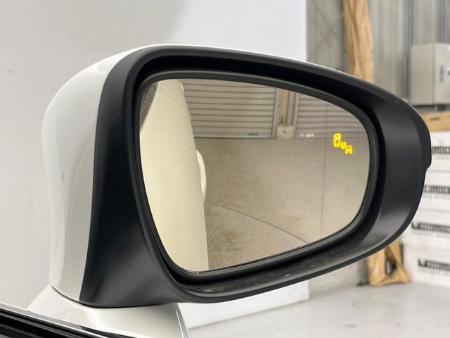 TOYOTA LEXUS IS300H 2018 Image 31