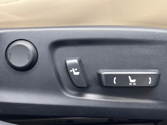 TOYOTA LEXUS IS300H 2018 Image 31