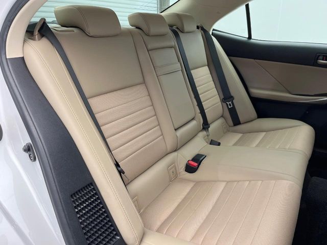 TOYOTA LEXUS IS300H 2018 Image 31