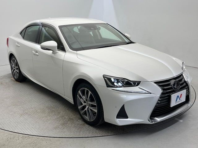 TOYOTA LEXUS IS300H 2018 Image 31