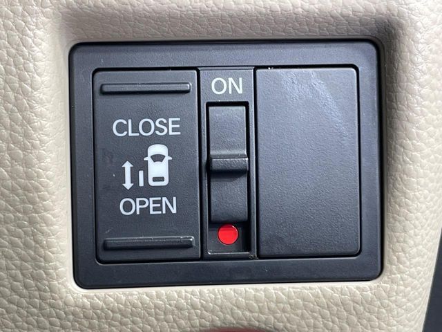 HONDA N BOX 2017 Image 31