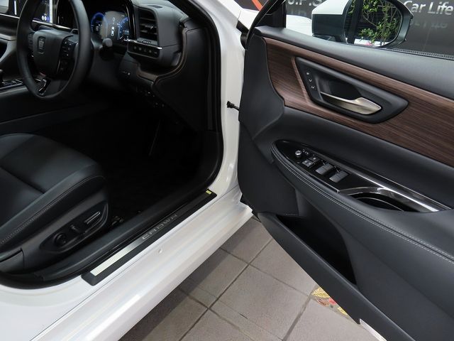 TOYOTA CROWN SEDAN 2024 Image 31