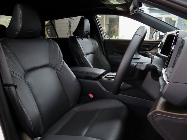 TOYOTA CROWN SEDAN 2024 Image 31