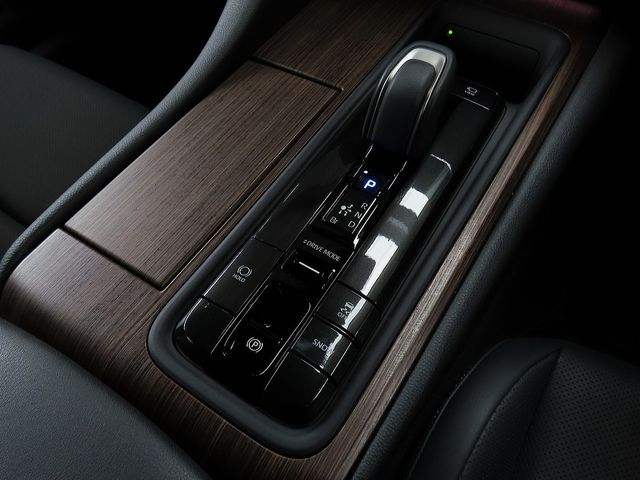 TOYOTA CROWN SEDAN 2024 Image 31