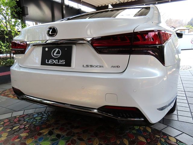 TOYOTA LEXUS LS500H 4WD 2023 Image 31