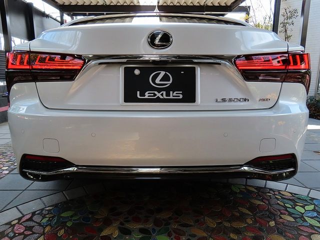 TOYOTA LEXUS LS500H 4WD 2023 Image 31
