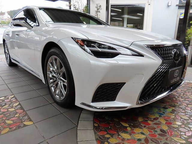 TOYOTA LEXUS LS500H 4WD 2023 Image 31