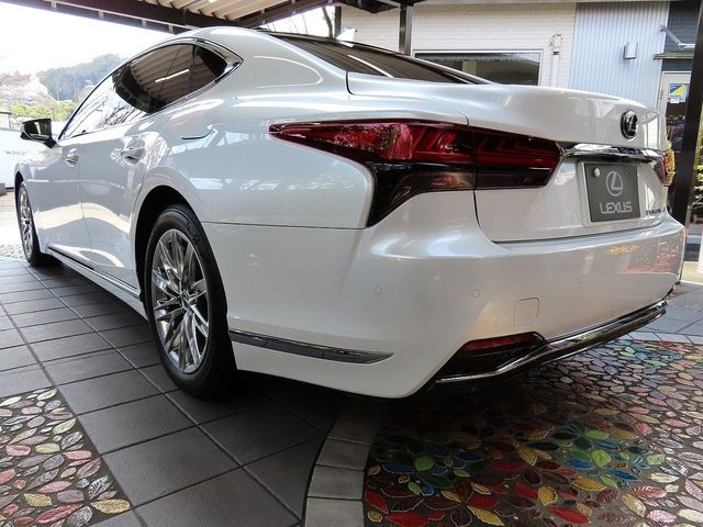TOYOTA LEXUS LS500H 4WD 2023 Image 31