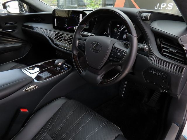 TOYOTA LEXUS LS500H 4WD 2023 Image 31