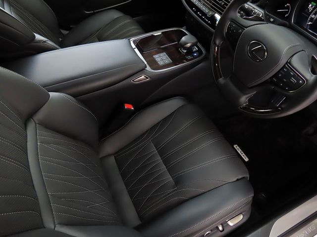 TOYOTA LEXUS LS500H 4WD 2023 Image 31