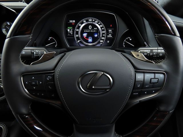 TOYOTA LEXUS LS500H 4WD 2023 Image 31