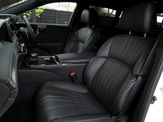 TOYOTA LEXUS LS500H 4WD 2023 Image 31