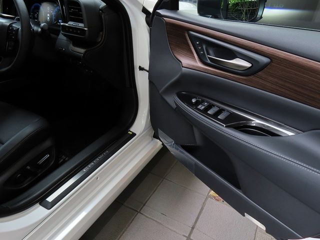 TOYOTA CROWN SEDAN HYBRID 2025 Image 31
