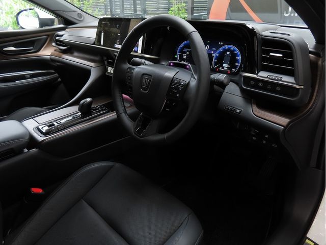 TOYOTA CROWN SEDAN HYBRID 2025 Image 31