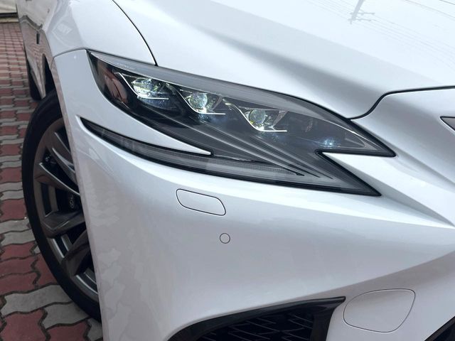 TOYOTA LEXUS LS500H 2018 Image 31