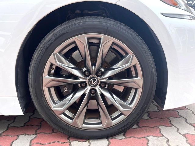 TOYOTA LEXUS LS500H 2018 Image 31