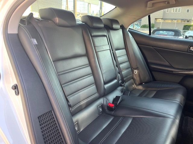 TOYOTA LEXUS IS300H 2013 Image 31