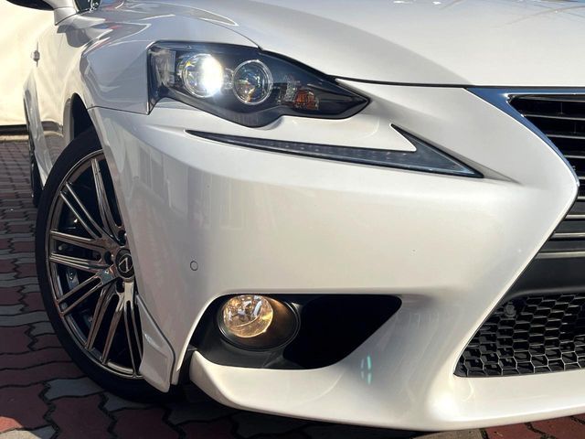 TOYOTA LEXUS IS300H 2013 Image 31