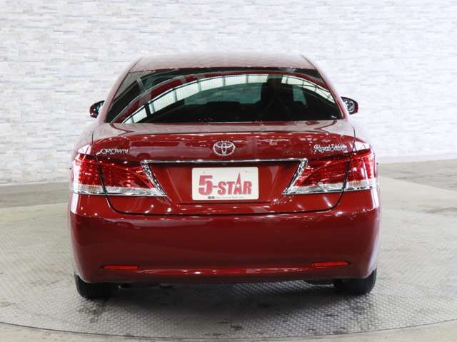 TOYOTA CROWN SEDAN 2017 Image 31