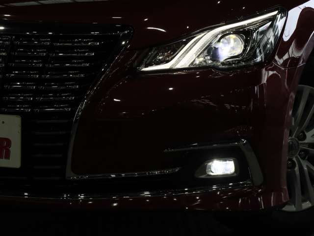 TOYOTA CROWN SEDAN 2017 Image 31