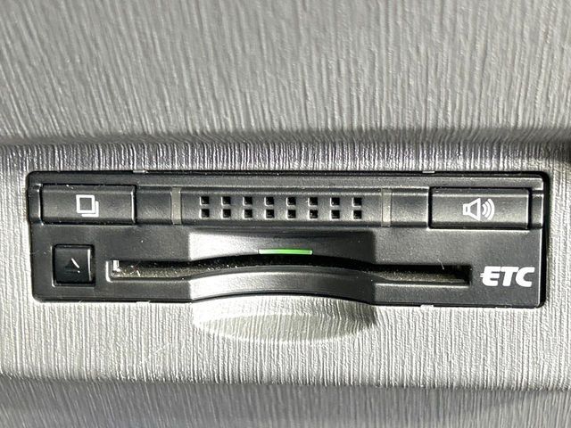 TOYOTA PRIUS ALPHA 2014 Image 31