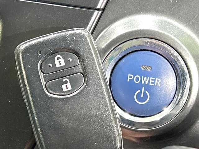 TOYOTA PRIUS ALPHA 2014 Image 31