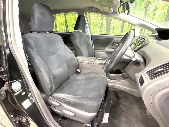 TOYOTA PRIUS ALPHA 2014 Image 31