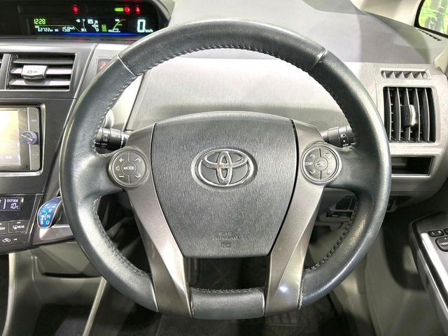 TOYOTA PRIUS ALPHA 2014 Image 31