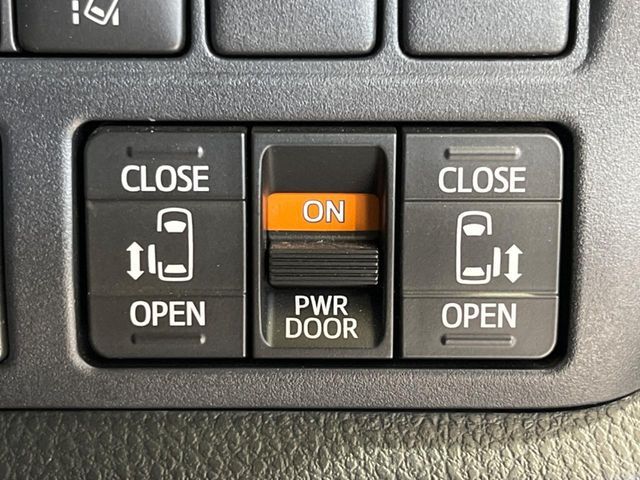 TOYOTA VOXY 2018 Image 31