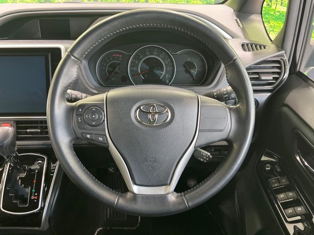 TOYOTA VOXY 2018 Image 31